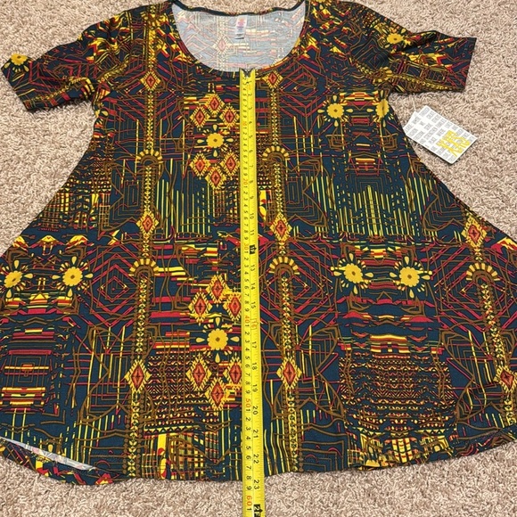 NWT LuLaRoe Perfect Tee flirty side slits & flattering half sleeve Sz XXS - Picture 4 of 6